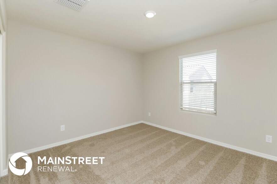 Building Photo - 3921 S 82nd Dr