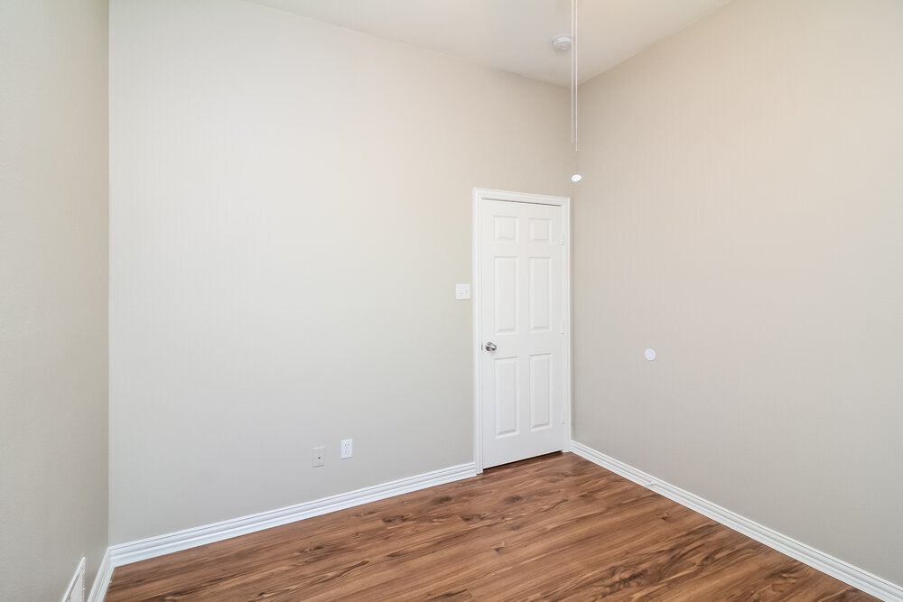 Building Photo - 7917 Val Verde Dr