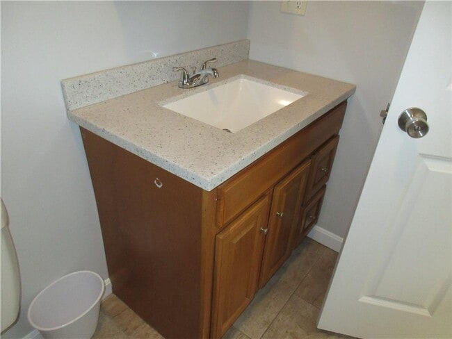 Building Photo - 379 E School St