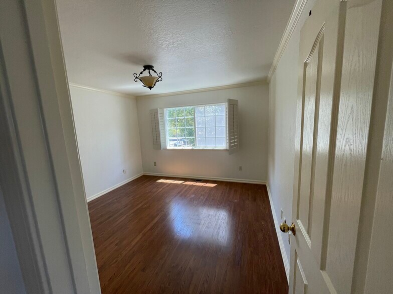Building Photo - 108 Powell Avenue