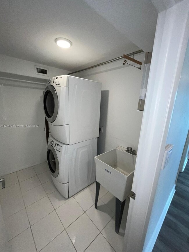 Building Photo - 1127 Laguna Springs Dr