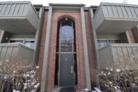 Building Photo - Spacious 1 bed 1 bath Condo on Foothill Dr!