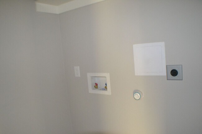Building Photo - 3 bed 2 bath House for Lease in Sherman