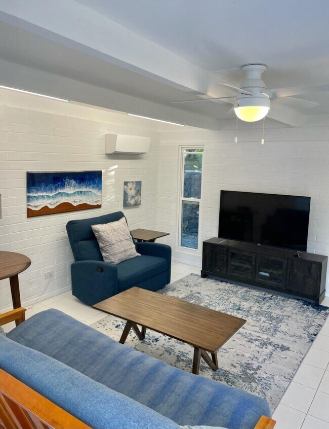 Cottage, Sitting Room w/ Futon - 335 Wailupe Cir