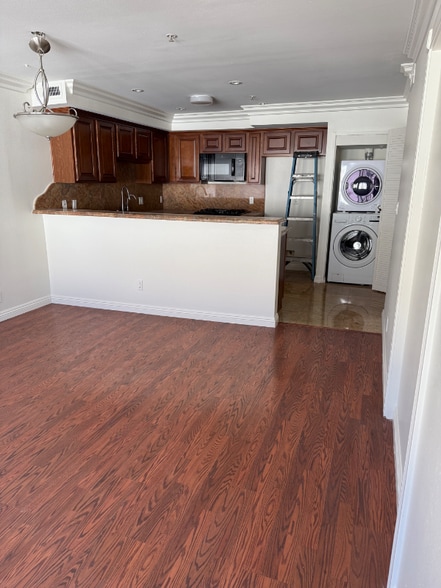 Building Photo - 1316 N Columbus Ave