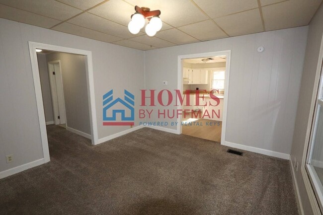 Building Photo - Three Bedroom House | Two Bathrooms