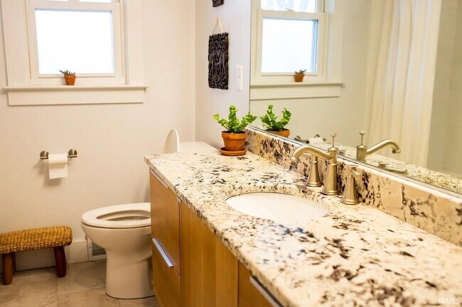 Building Photo - 5325 S Fairfax Rd