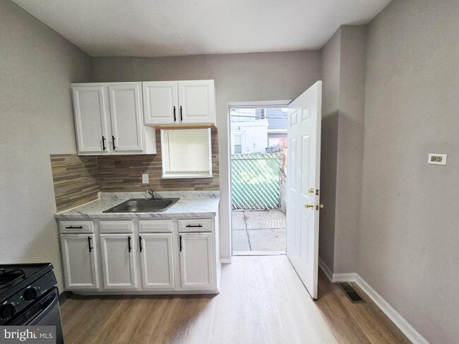 Building Photo - 1910 Sigel St