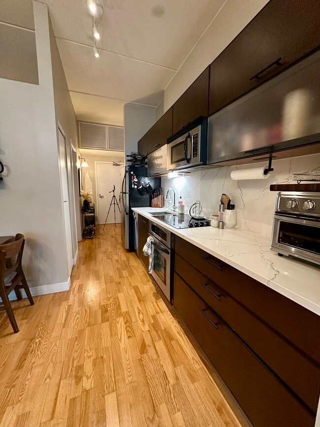 Building Photo - 660 W Wayman St