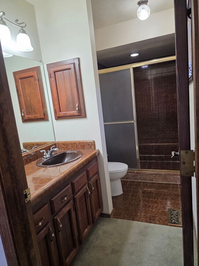 Building Photo - Great Home with Game Room