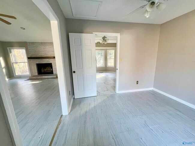 Building Photo - 704 Captiva Ct SE