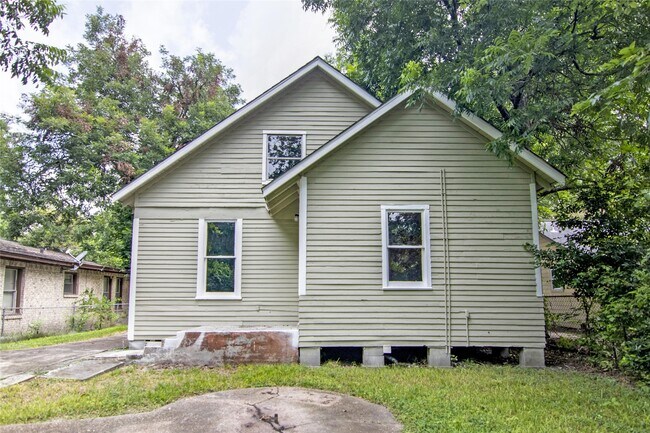 Building Photo - 3220 Melbourne St