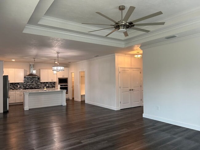 Building Photo - Immaculate 3/2 with Yard, Garage, and Pet ...