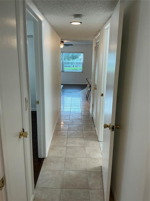 Building Photo - 2525 W Bay Dr