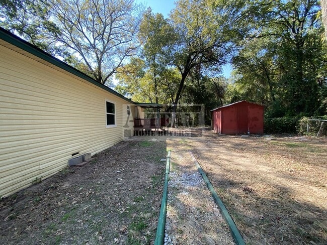 Building Photo - Fully Remodeled 3 Bed 2 Bath on Large lot.