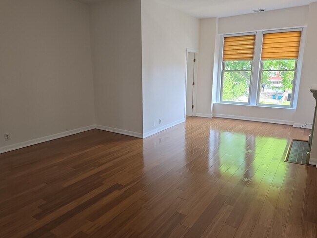 Building Photo - 2427 W Arthington St