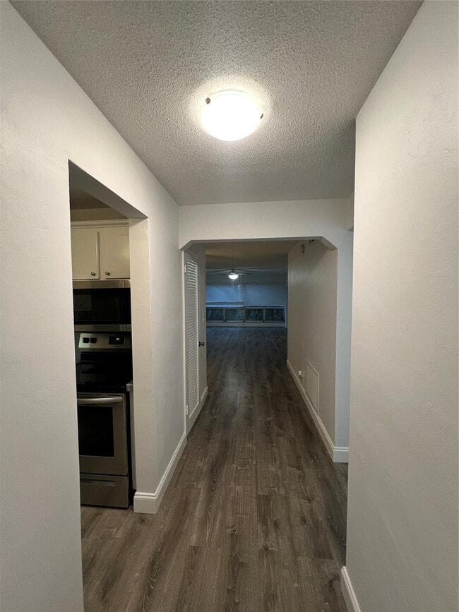 Building Photo - 1201 SE 2nd Ct