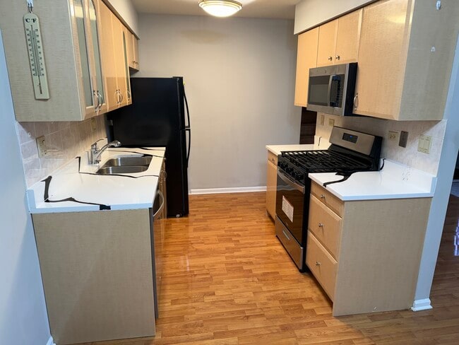 Building Photo - 410 Ashwood Ct