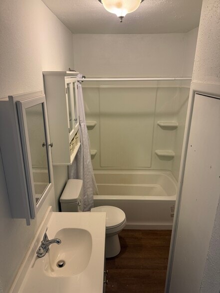 Building Photo - 710 Storey Ave