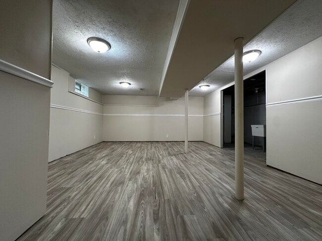 Building Photo - 15666 Wakenden St