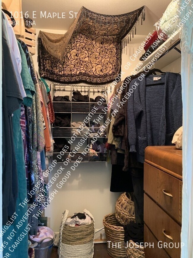 Building Photo - 1016 E Maple St