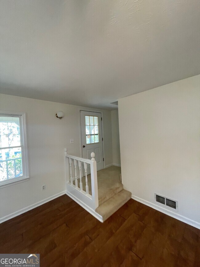 Building Photo - 121 Chipley Creek Dr