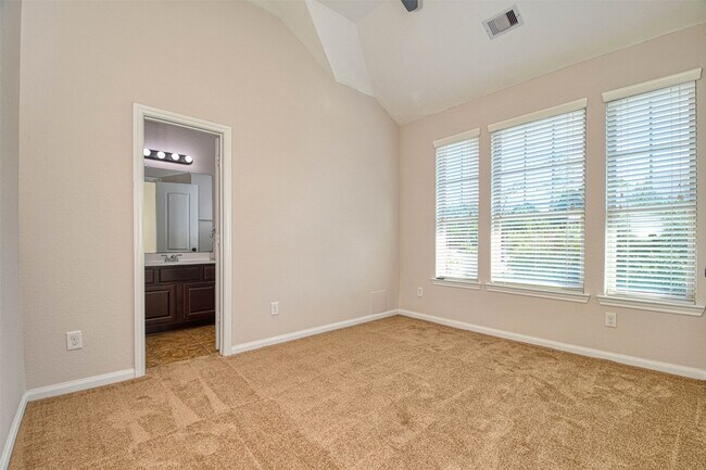 Building Photo - 38 Cheswood Manor Drive