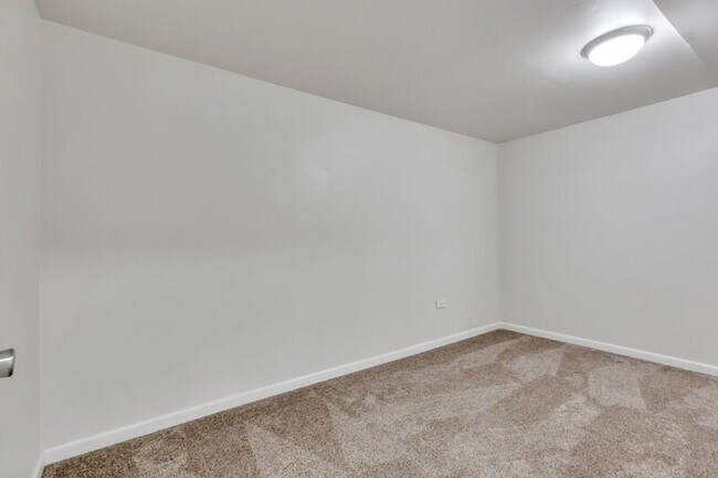 Building Photo - 7482 Beach Ct
