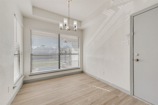 Building Photo - 1318 Deer Ridge Dr