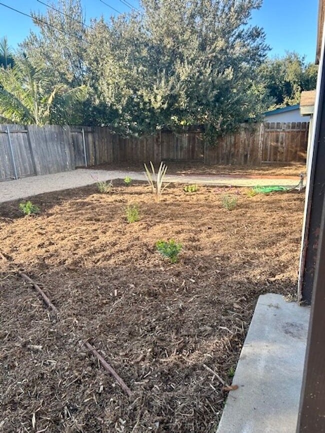 Building Photo - Three Bedroom Turnpike Home/Foothill Schoo...