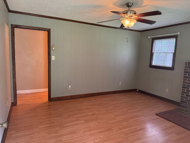 Building Photo - 3 Bed, 1 Bath Home located out in the country!