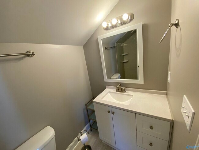 Building Photo - 3105 7th Ave SW