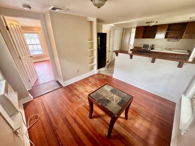 Building Photo - 111 Rockwell St