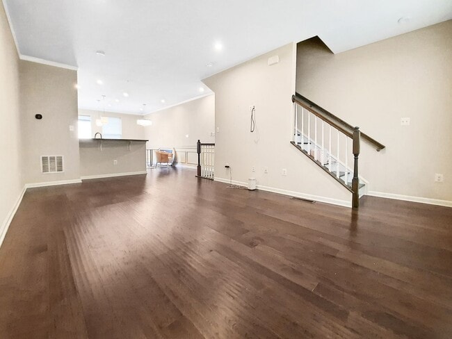 Building Photo - 3BR/3BA TH with Luxury Upgrades + Tesla Ch...