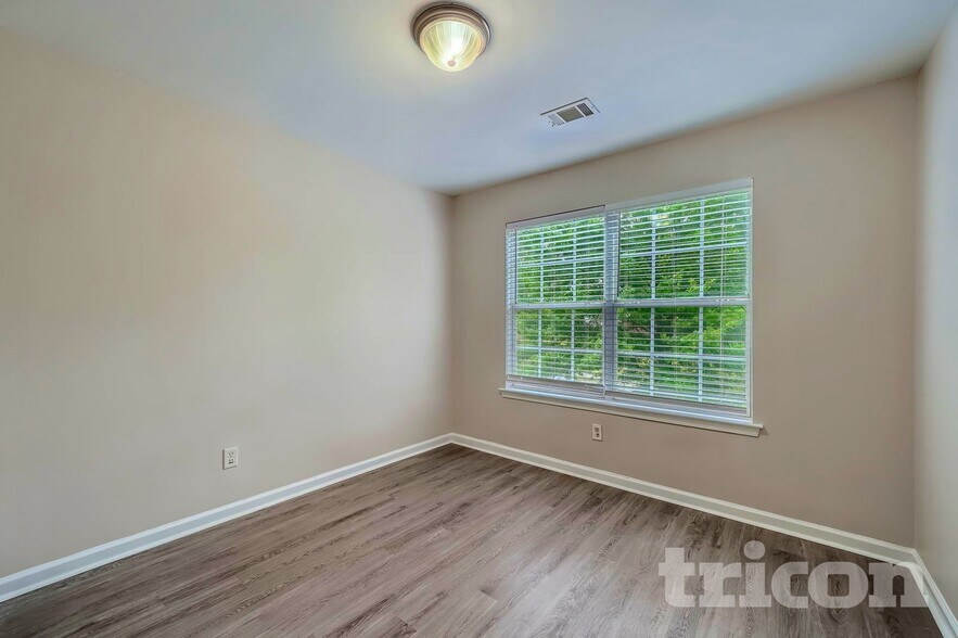 Building Photo - 5799 Village Loop