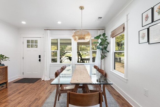 Building Photo - 4905 Duval St