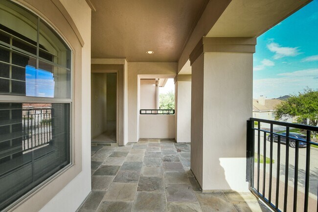 Building Photo - 2014 Flower Garden Ln