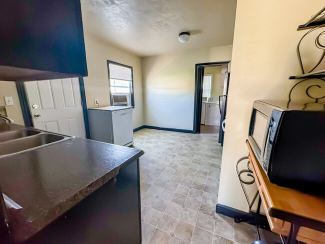 Building Photo - 1730 W Center St