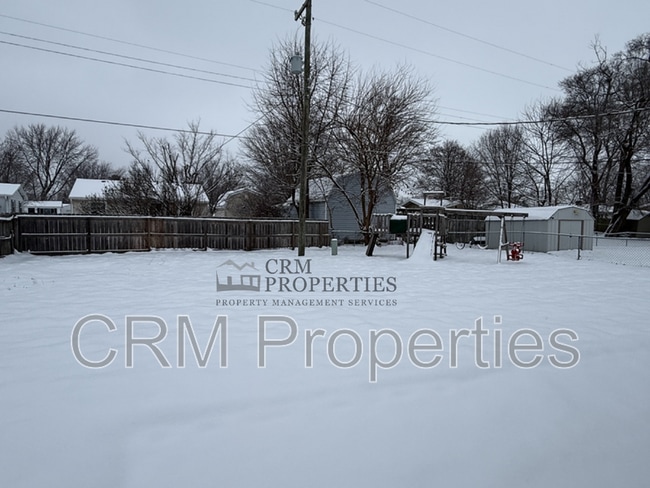 Building Photo - 800 Maumee Dr