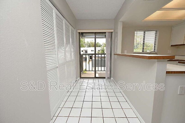 Building Photo - 1808 Village Ct