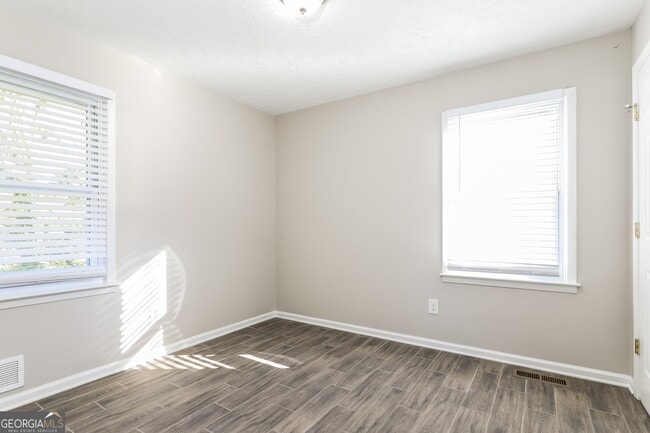 Building Photo - 109 Woodhaven Dr