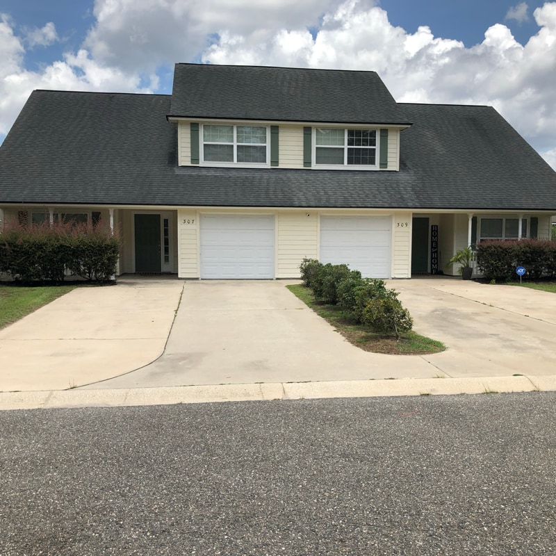 Building Photo - 304 Gary Cir