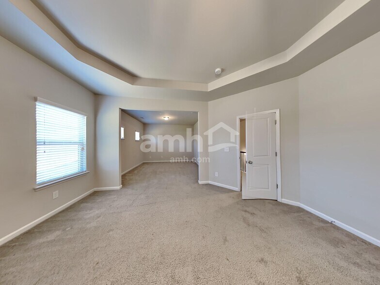 Building Photo - 335 Hinton Chase Pky