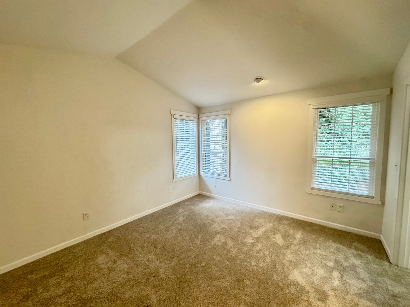 Building Photo - Completely Remodeled!!!