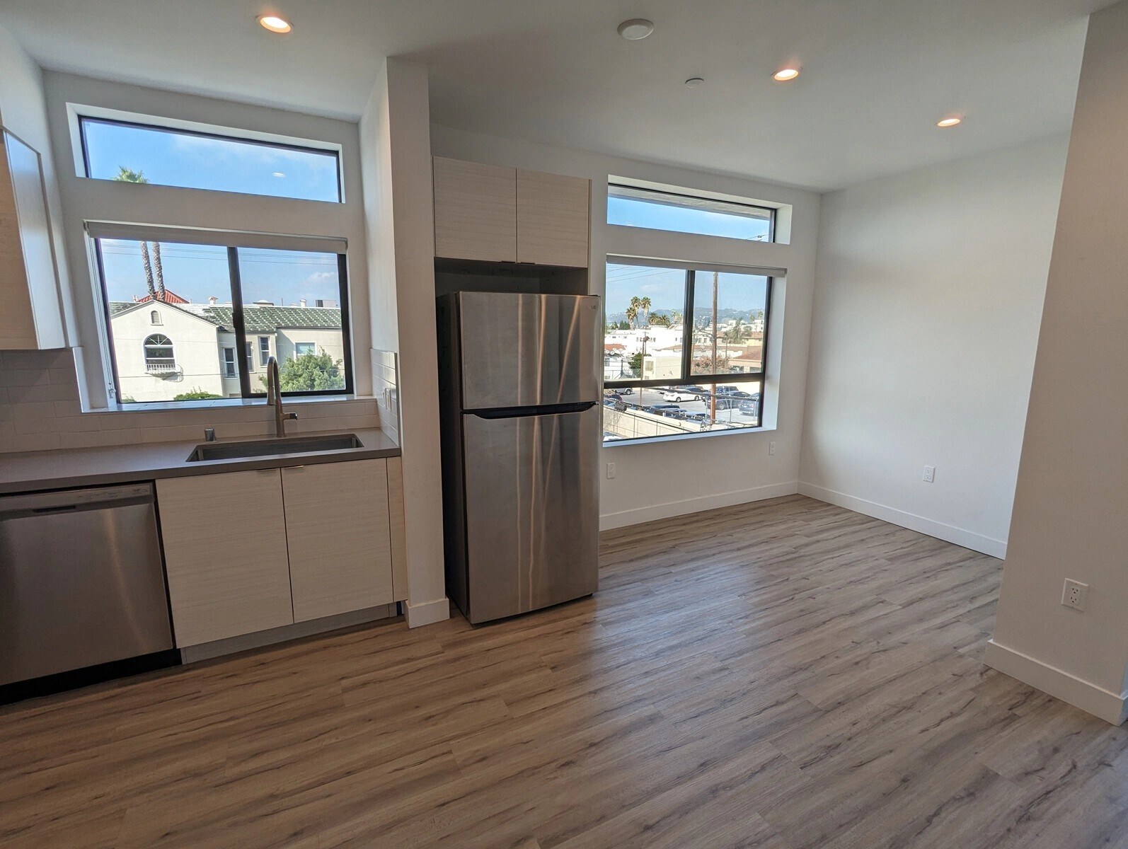 Building Photo - 338 Mariposa Ave