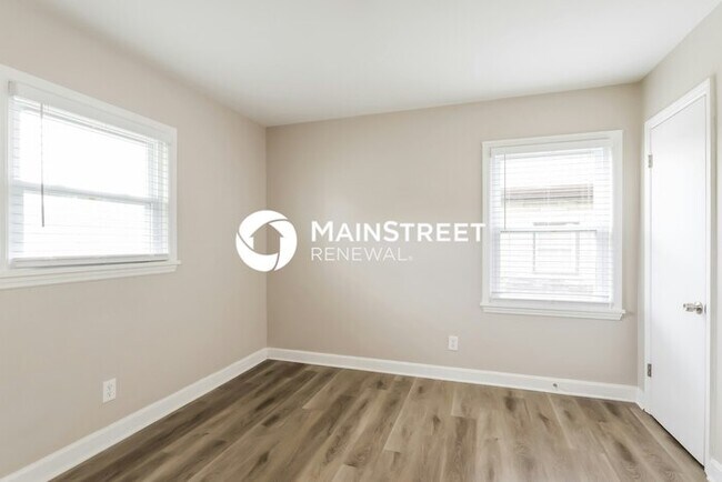Building Photo - 3 Bedroom Pet-Friendly Home in LOUISVILLE,...