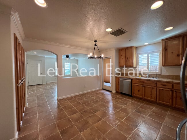 Building Photo - 1514 Loon Lake St