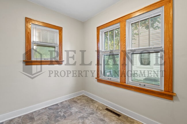 Building Photo - 216 S Meridian Ave
