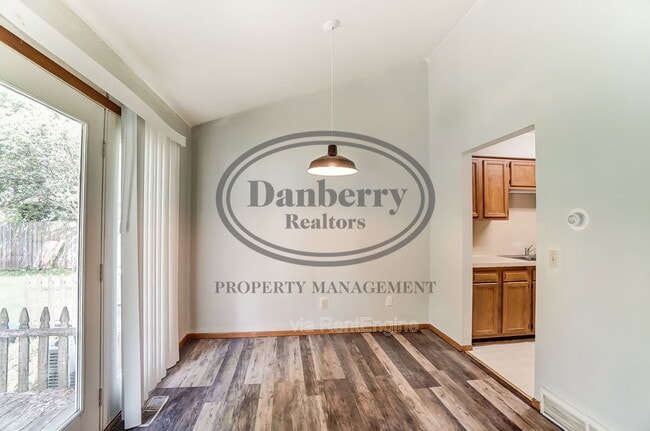 Building Photo - 3164 Kylemore Rd