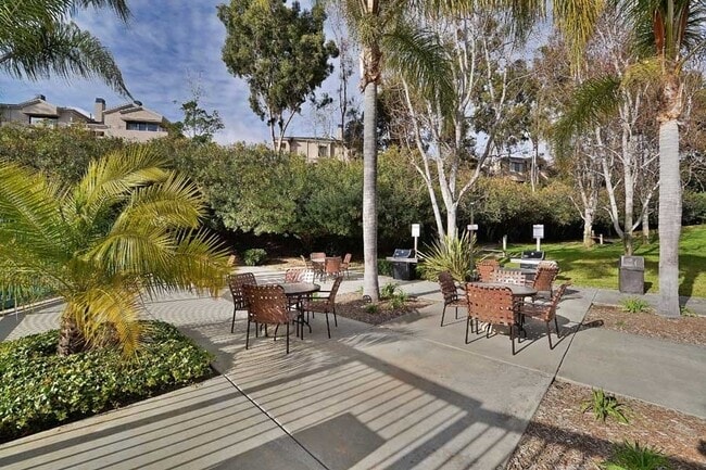 Building Photo - 2/2 End Unit Condo available near UTC